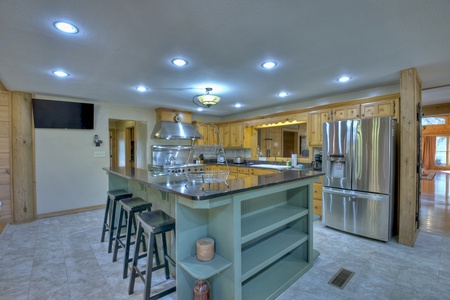 Stanley Creek Lodge - Large Kitchen Island