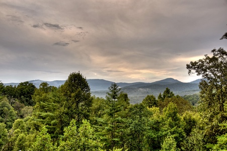 Mountain High Lodge - Long Range Views at Dusk