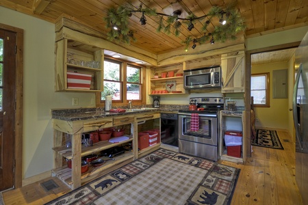 Toccoa Mist- Fully equipped kitchen area