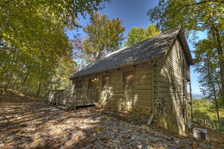 Ridgetop Pointaview- Exterior view of the cabin from the driveway