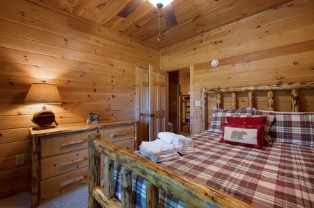 Wise Mountain Hideaway - Lower Level Queen Bedroom