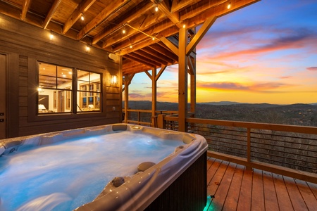 Blue Run - Lower Level Hot Tub