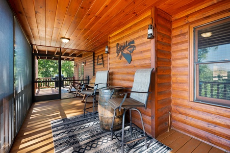 Soaring Hawk Lodge - Entry Level Screened In Deck