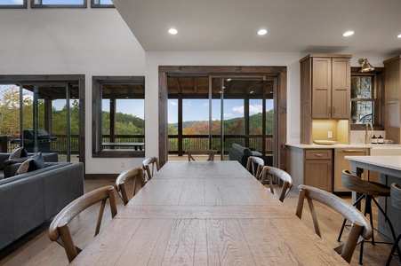 Vacay Chalet - Dining Area