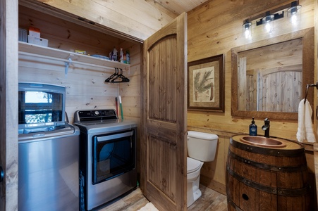 Eagle Ridge - Entry Level Shared Bathroom-Laundry Area