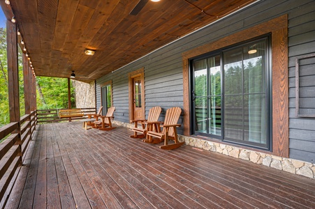 Around The Bend - Lower Level Covered Sitting Area