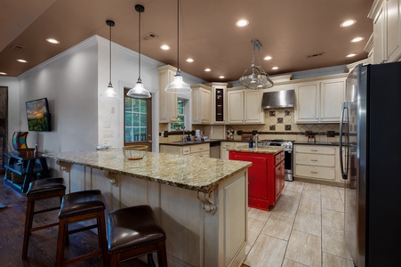 Moonlight Retreat - Kitchen with Bar Seating