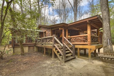 Hothouse Hideaway- Side exterior view of the cabin