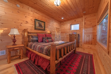 Saddle Lodge - Lower Level King Bedroom