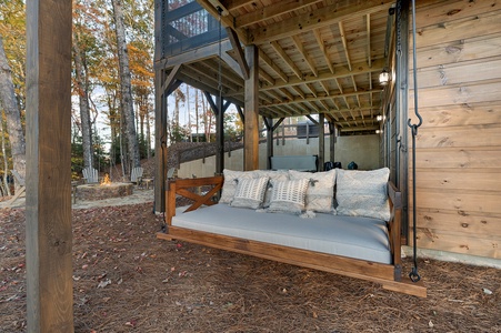 Eagle Ridge - Lower Patio Bed Swing