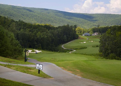 Lake Arrowhead Features - 18 hole Championship Golf Course!