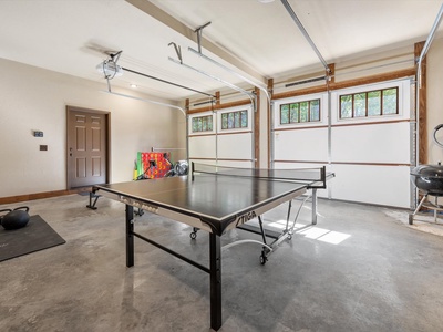 Stone Creek Lodge - Garage Activity Area