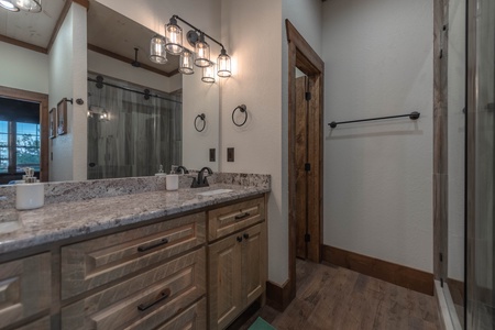 Southern Star - Full private bathroom