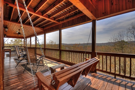 Blue Jay Cabin- Outdoor seating