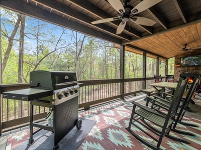 Fern Creek Hollow Lodge - Entry Level Deck Grill