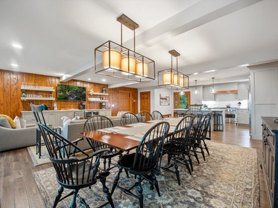 Gleesome Inn- Dining room area with a table and matching chairs