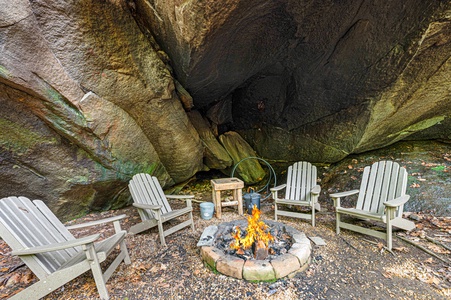 Tuckaway Cave - Unique Firepit in "Cave"