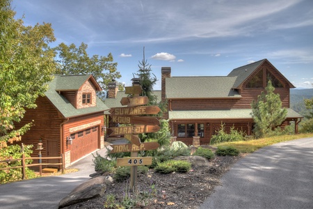 Grand Bluff Retreat-  Street view of the cabin