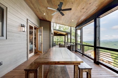 Daybreak Ridge - Entry Level Deck Dining Area