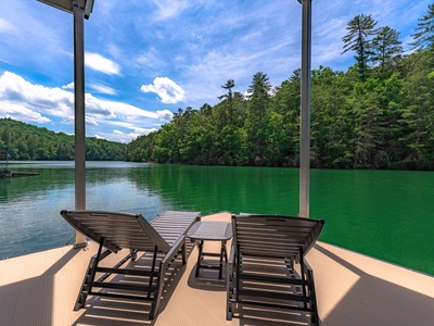 Misty Trail Lakehouse - Lakefront Sun Lounge Chairs