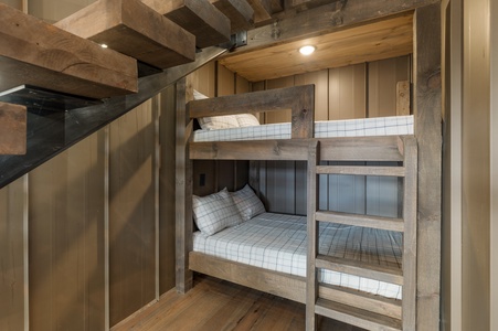 The Seven Hills - Lower Level Bunk Area