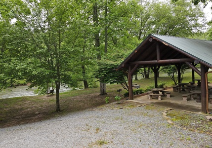 Hidden Creek Cabin: Toccoa River Pavilion Park Pavilion Area