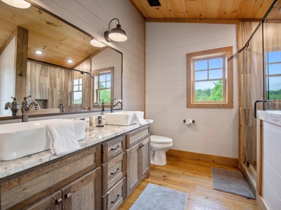 Dream Catcher- Upper level bathroom