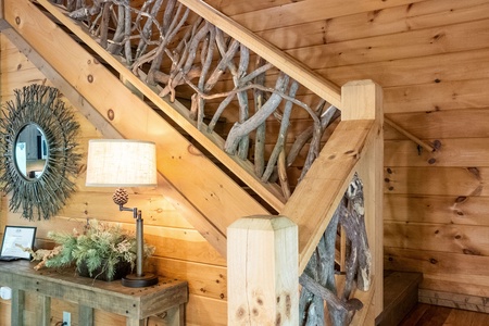 Woodhaven Retreat - Mountain Laurel Stair Case