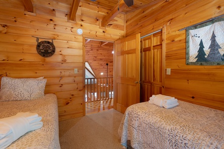 Rivers D Lite - Upper Level Guest Room