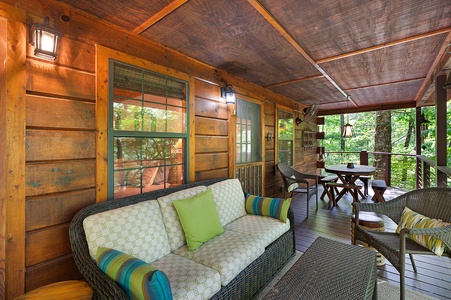 Melody Creek Cabin - Deck Lounge Area