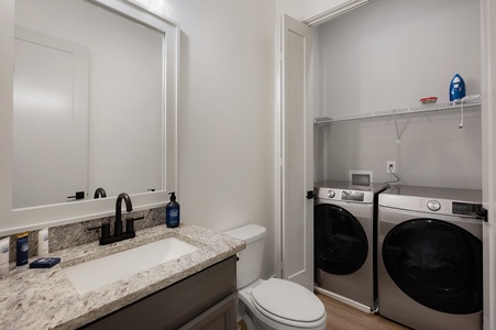 A Stoney Marina - Entry Level Shared Bathroom