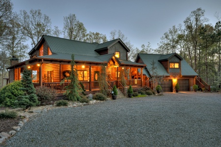 Sassafras Lodge- Driveway view of the cabin