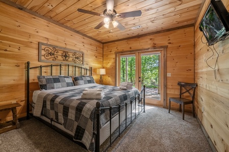 Woodhaven Retreat - Lower Level King Bedroom