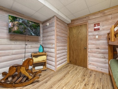Sunrise on the Ridge - Lower-Level Bunk Bedroom