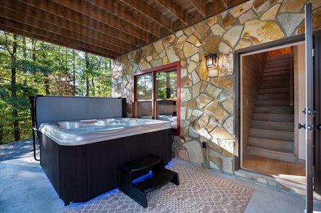 Palmer's Point - Lower Level Hot Tub
