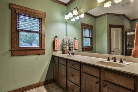 Elk Horn - Attached Bathroom