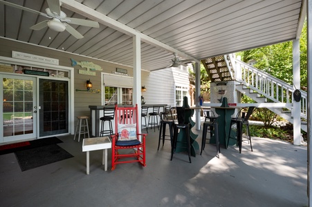 Lakeview Lounge - Lower Level Deck Seating