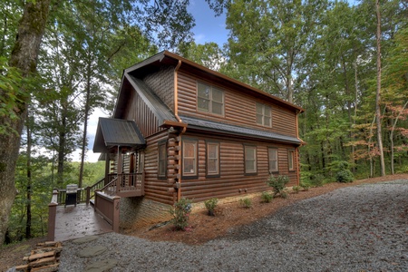 The Great Escape - Exterior driveway view of the cabin