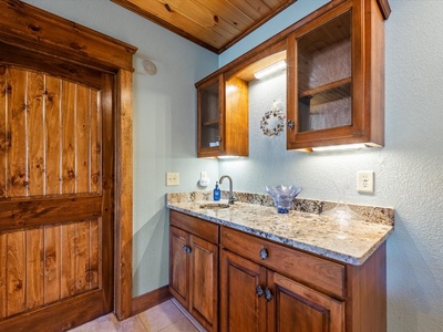 Blue Ridge Cottage - Lower Level Wet Bar