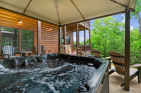 Moonlight Lodge - Covered Hot Tub