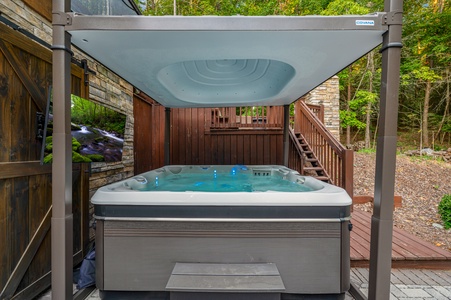 Goose Island Retreat - Lower Level Covered Hot Tub