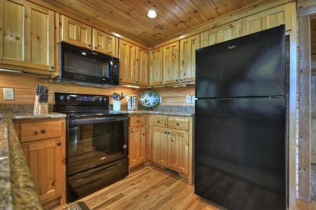 Aska Lodge- Full functioning kitchen with appliances