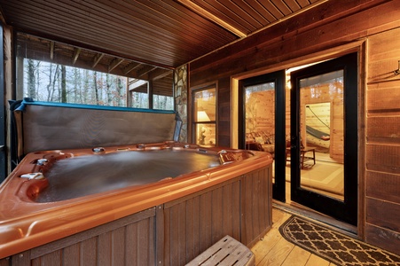 Storybook Hideaway: Hot Tub