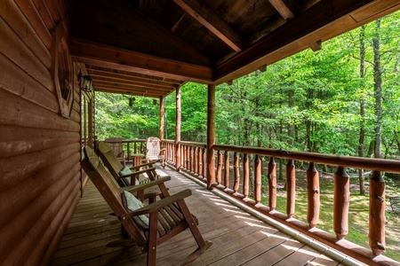 A Creek Runs Thru It - Covered Sitting Area Overlooking Fightingtown Creek