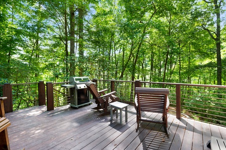 Melody Creek Cabin - Deck Seating