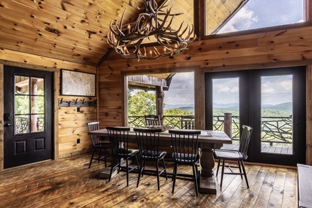 Lookout Lodge - Dining