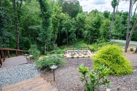 Mountain Echoes- Easy access to the outdoor firepit from the cabin