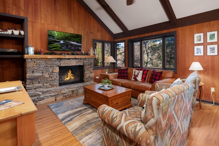 Chickadee's Lake Lookout - Living Room