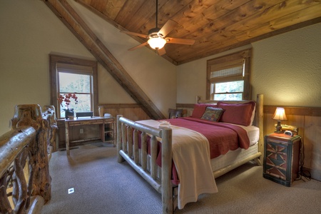 Reel Creek Lodge- Queen bed in the loft area