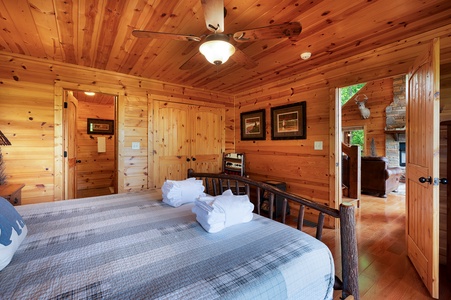 Moonlight Lodge - Entry Level King Suite